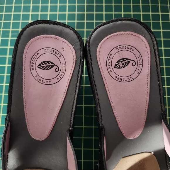 Nurture Size 8.5 wedge low heels - Picture 2 of 6